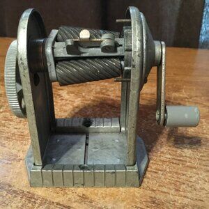 APSCO MANUAL PENCIL SHARPENER 6 HOLE STANDARD